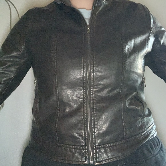 Levi’s Faux Leather Jacket - Picture 4 of 4